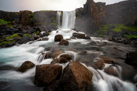 冰岛金圆环路的小瀑布图片