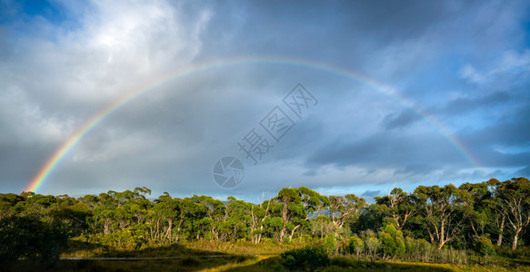 澳洲塔斯马尼亚的曼半岛和彩虹图片