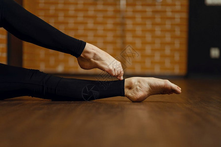 现代芭蕾舞优雅蹈伸展运动图片
