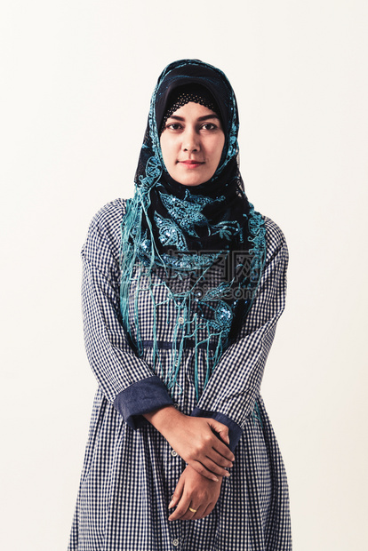 阿拉伯女穿传统服装