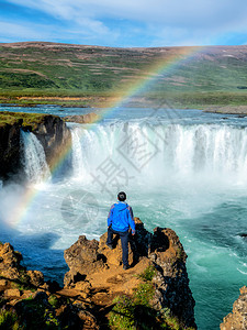 哥达福斯瀑布的景色吸引了游客参观冰原东北部地区图片