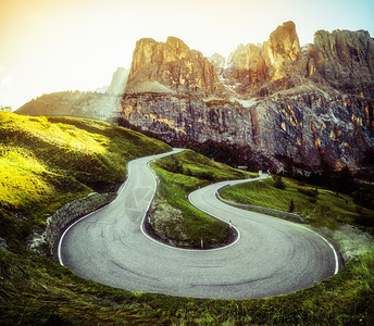 美丽的山地道路图片