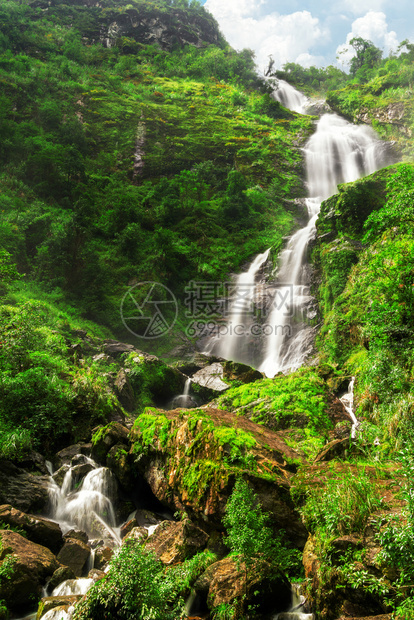 银瀑布是维特南最美丽的瀑布之一图片