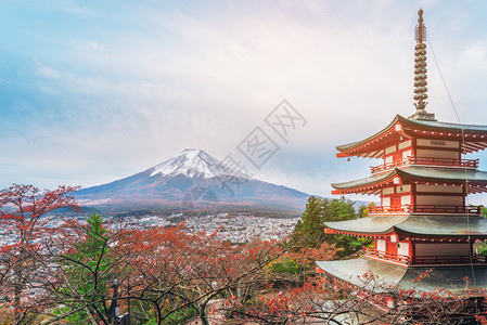 fuji山和chreito塔在秋天日出时的古老音调图像chureito塔位于日本的fujiyoshdafuji山san是日本著名图片