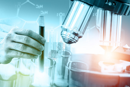 研发概念科学和医实验室仪器显微镜用于生物学的试验管和玻璃瓶以及用于医学研究的实验室化学双重接触图像图片