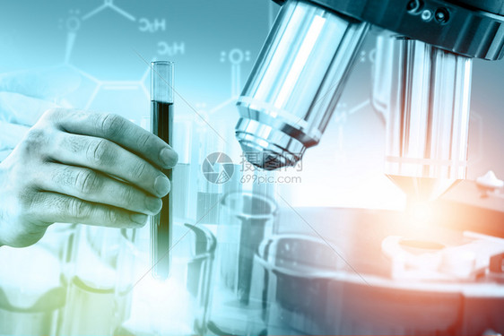 研发概念科学和医实验室仪器显微镜用于生物学的试验管和玻璃瓶以及用于医学研究的实验室化学双重接触图像图片