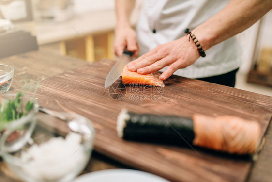 传统日本菜寿司制过程图片