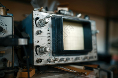 实验室示波器无人的实验室电子测试工具图片