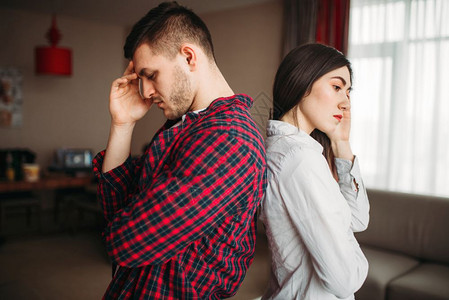 情侣问题年轻情侣发生矛盾背景