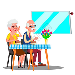 坐在咖啡馆的幸福老年夫妇图片