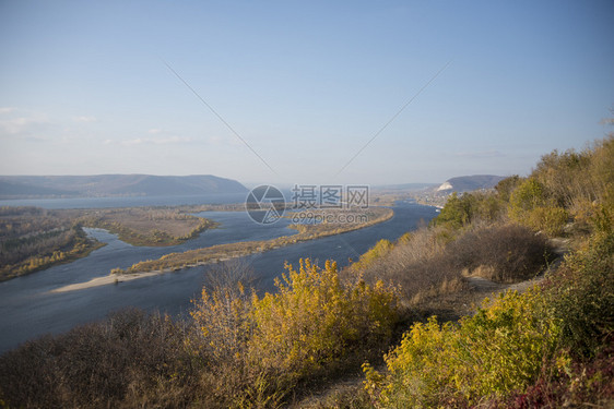 萨马拉附近zhigul山和voga河的全景萨马拉附近zhigul山和voga河的全景图片