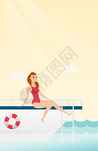 在游艇前晒太阳的女子图片