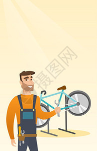 causin自行车机械师展示了破损自行车背景的打手在修理车间自行的快乐技师修理自行车的机械师矢量漫画插图垂直布局在修理车间工作的图片