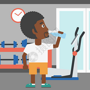 在健身房喝水的非裔男子图片