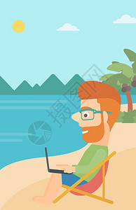 坐在沙滩上的长胡子商人坐在沙滩上的在笔记本电脑矢量平面设计插图上工作图片
