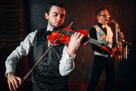 爵士男小提琴手古典音乐二重奏萨克斯和小提琴音乐演奏家图片