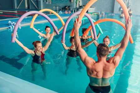 有氧运动室内游泳池休闲娱乐健身娱乐图片