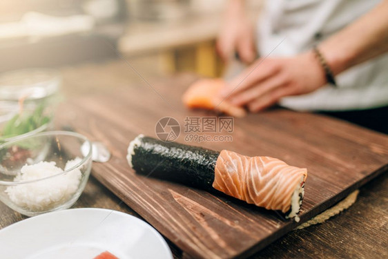 传统的日本烹饪美食寿司图片