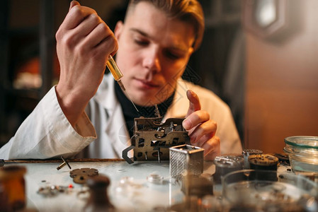 Watchmker油润滑旧时钟的装置机械手表修理制造机油润滑时钟装置图片