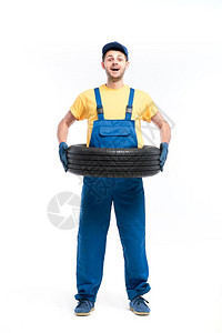 轮胎服务工人站在轮胎里图片