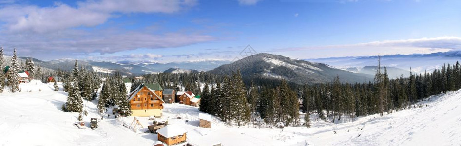 山村的雪橇小屋图片