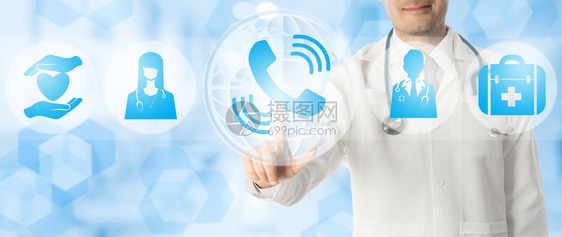 医疗电话咨询概念电话图标上的医生点显示与患者保健咨询人员进行蓝色抽象背景的沟通图片