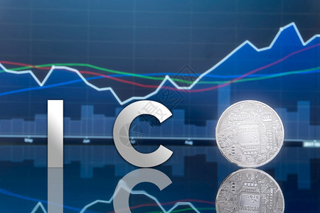 最初的硬币和数字象征投资概念实物金属数字硬币背景中为蓝色全球贸易交所市场价格图表图片