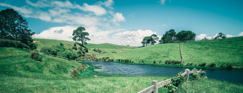 英国和平的农村地区风景美丽的山地农田和草原图片