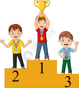 儿童有奖章站在讲台上并持有奖杯高清图片