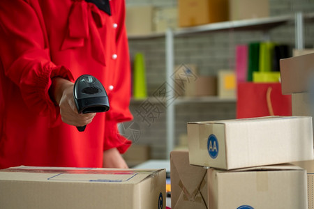 科技型中小企业荣誉证书扫描快递背景