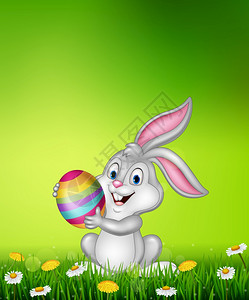 卡通小兔子拿着复活节鸡蛋图片