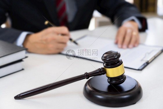 公证咨询或与办室的女企业主谈判法律案件图片