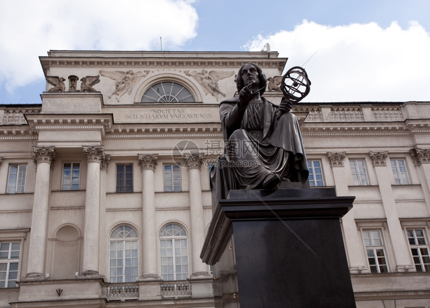 波兰华沙科学院前的哥白尼雕像图片
