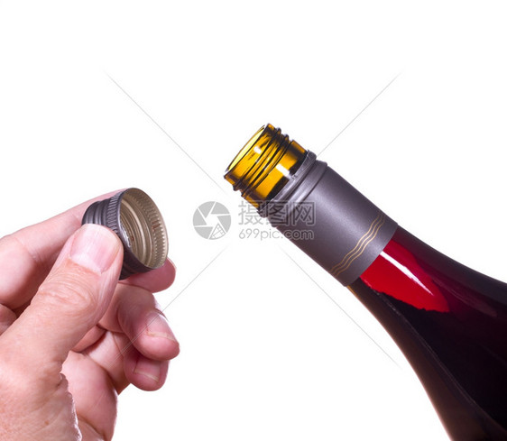 或红葡萄酒在螺丝顶红瓶中用手握着子颈盖的帽将白与隔绝图片