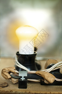 旧电器部件缆和照明灯图片