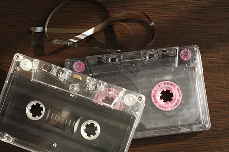 录音磁带并减去旧的破碎图片