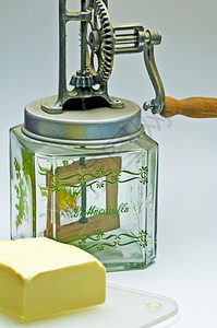 用一块黄油搅制黄油奶油搅拌器图片