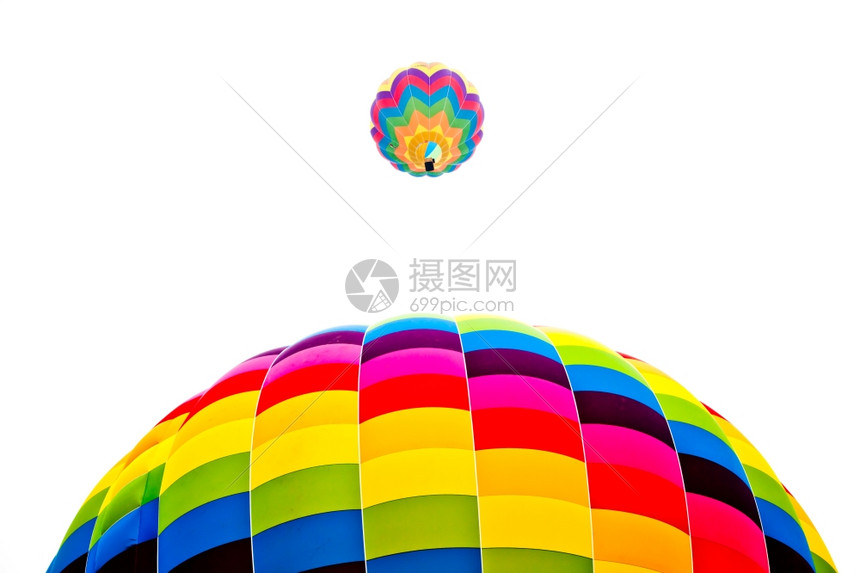 彩色热气球中空中飞行图片