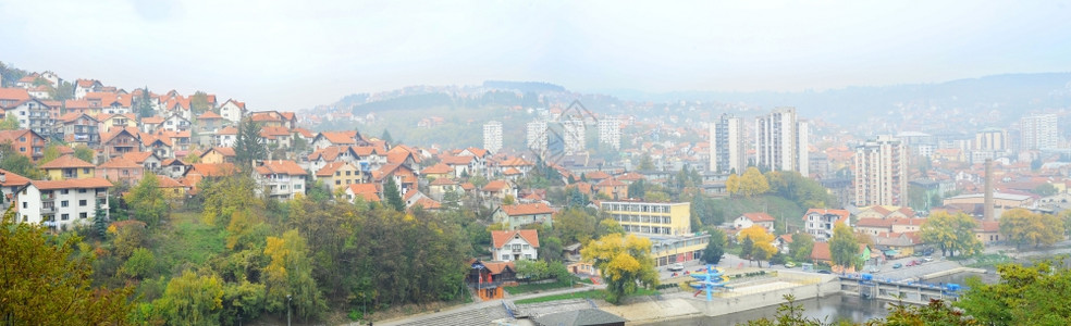 zuice是位于dtinja河岸西serbia的一个城市图片