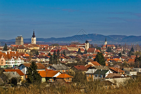 具有历史意义的Krizevc镇多彩的全景城市色croati图片