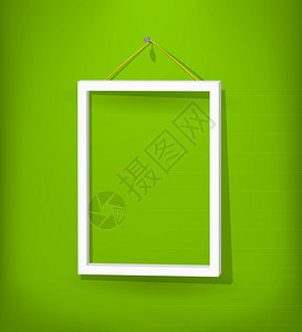 玻璃挂在绿墙上的白色空框eps10用于影响阴和玻璃反射的不透明层图片