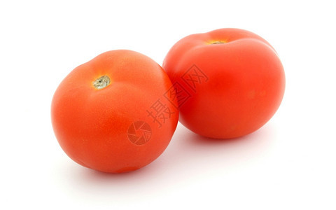 白色背景上孤立的新鲜西红柿图片