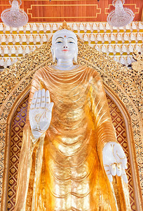 在拜南马拉西亚的佛教寺庙中图片