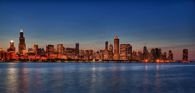 日落时的芝加哥天际线图片
