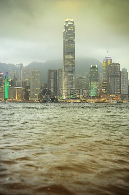 雨中胜利湾香港图片