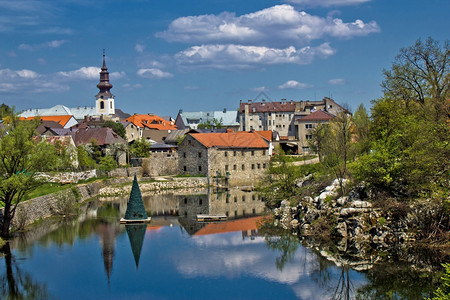 河流反射立卡地区croati图片