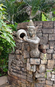 古老的修道和装饰工作在泰国的墙壁上图片