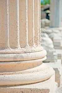 火鸡的侧边是阿波洛寺庙的柱子碎片图片