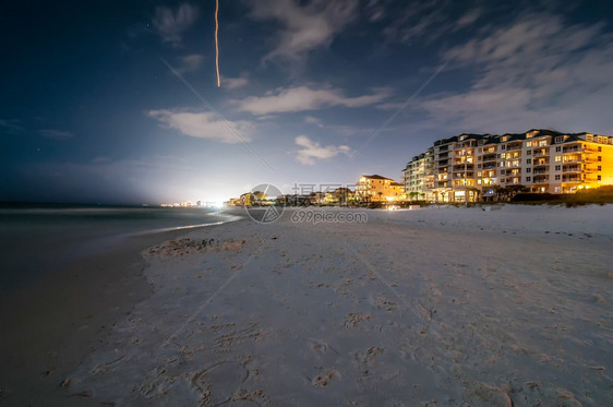超月亮度高的佛罗里达海滩夜幕图片