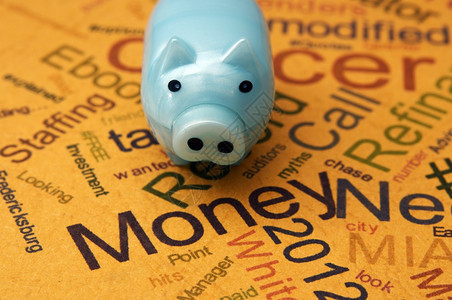 小猪银行和货币概念图片